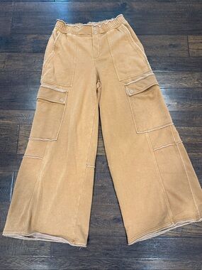 Daily Practice Wide-Leg Cargo Pants in Camel